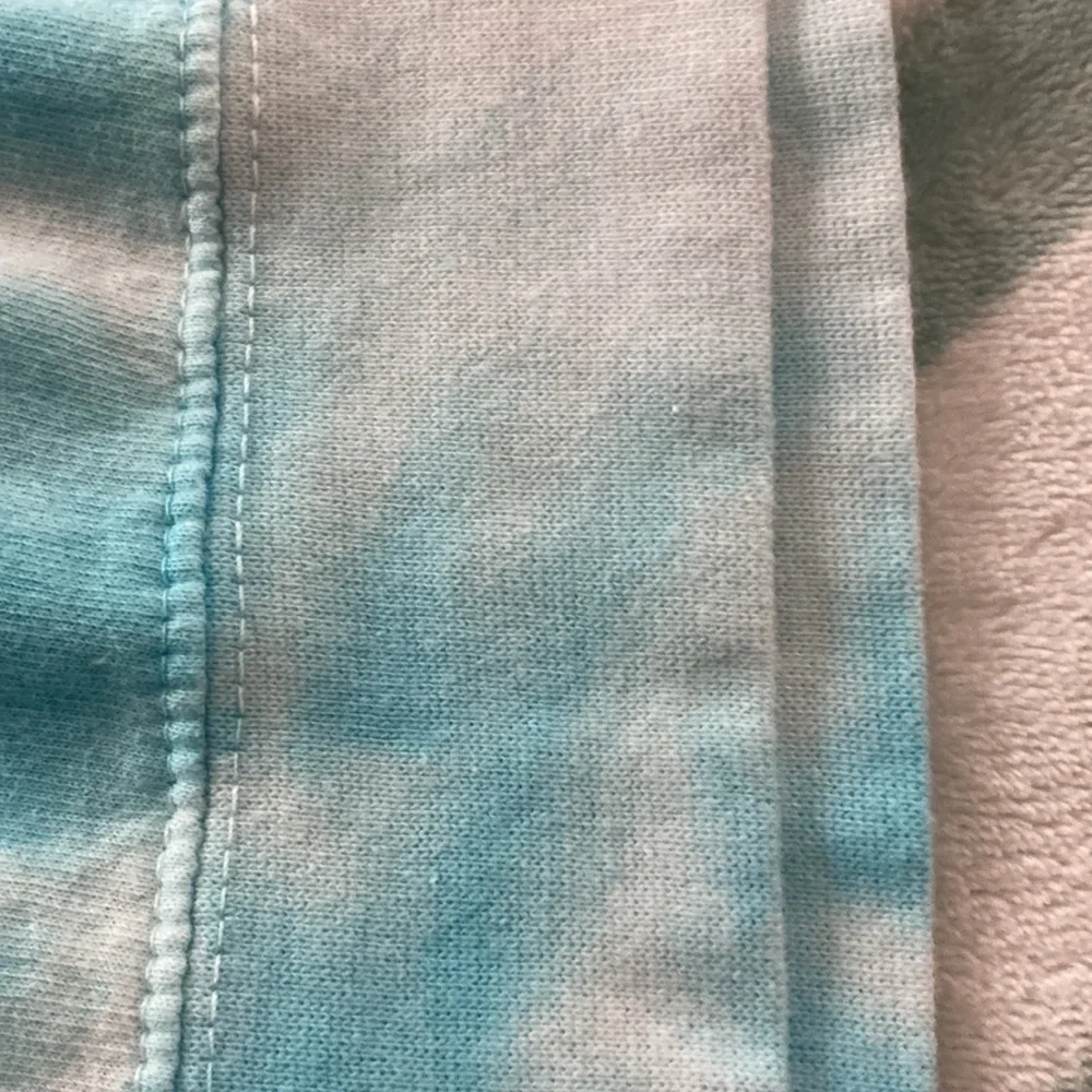 Trade Heritage XL Tie Dyed Sweatshirt. 27” Long x 24” Wide. Ribbed bottom. - Picture 4 of 6